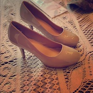 Nude Pumps